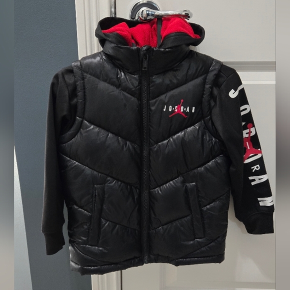 Nike Air Jordan Puffer Vest Jacket - Boys Small - Picture 1 of 5